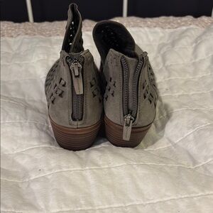 Stylish Gray Women's Ankle Boots